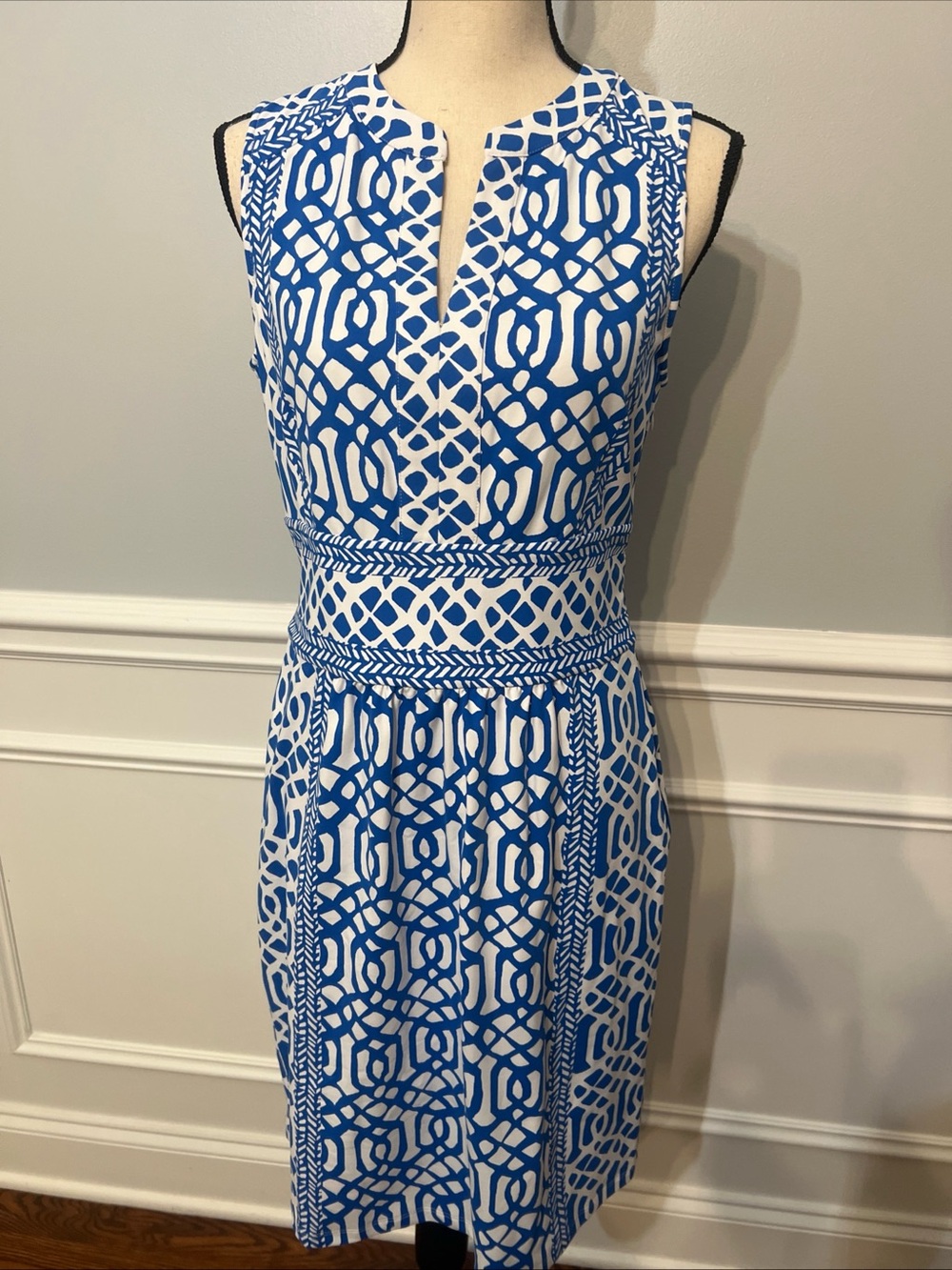 J. McLaughlin V Neck Sleeveless Knee Length Dress M